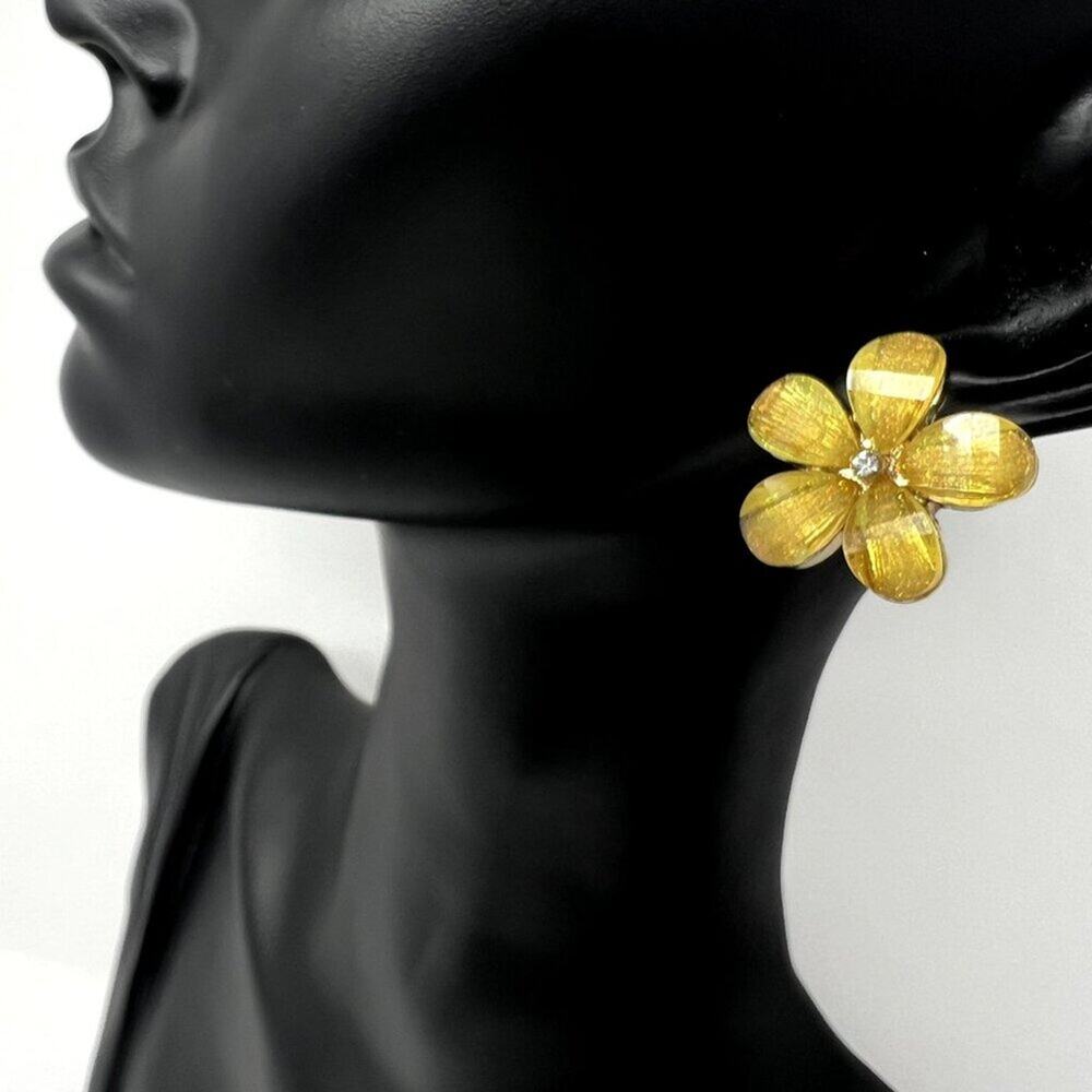 Hawaiian Plumeria VTG Clip on Earrings Vintage Jewelry Party Event Holiday